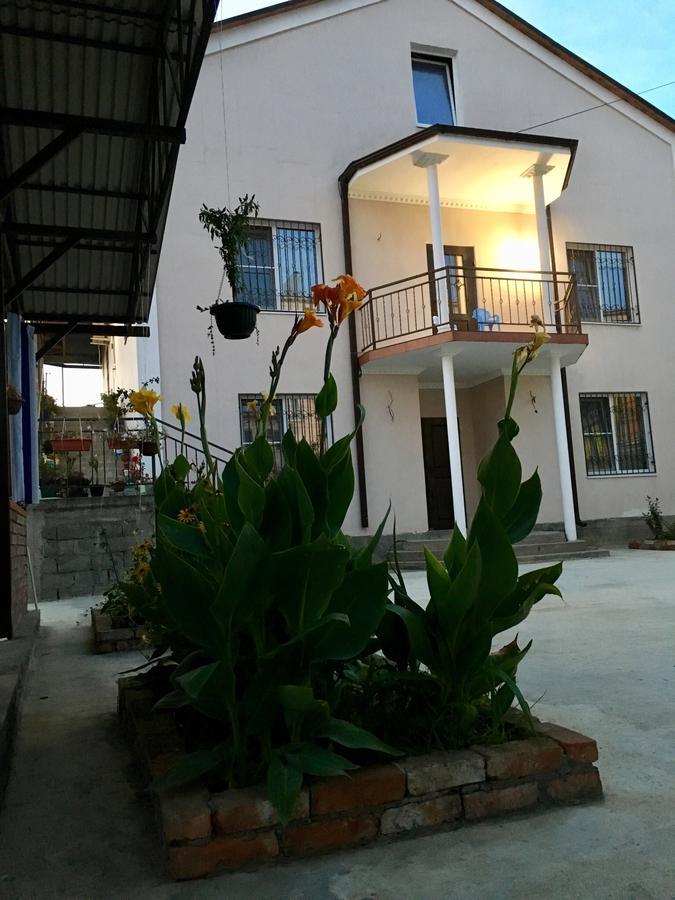 Guest House Nadia Sukhumi Ngoại thất bức ảnh