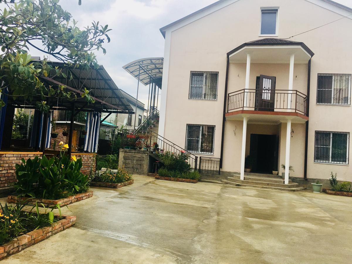 Guest House Nadia Sukhumi Ngoại thất bức ảnh