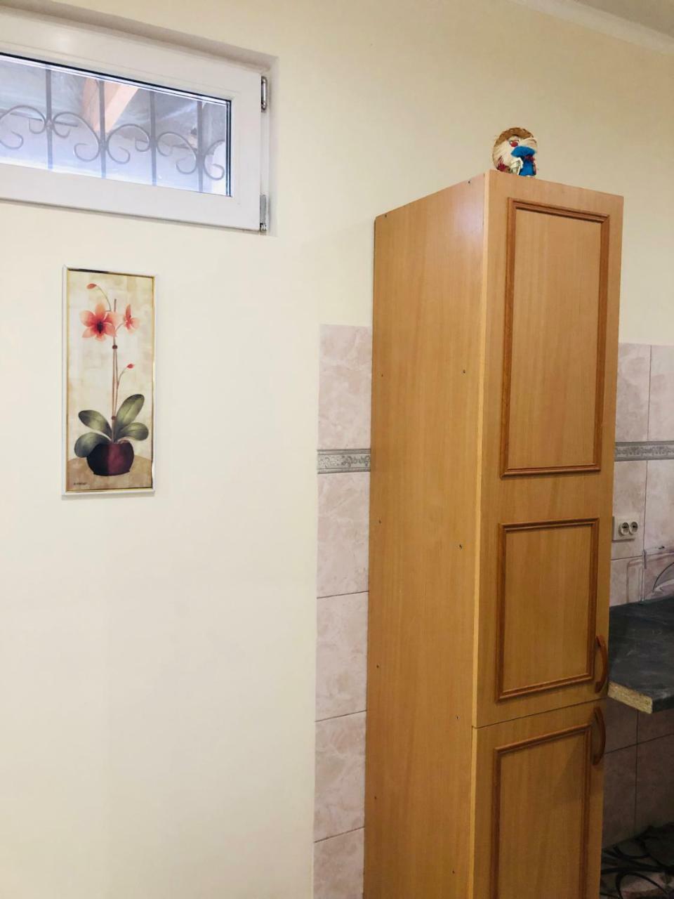 Guest House Nadia Sukhumi Ngoại thất bức ảnh