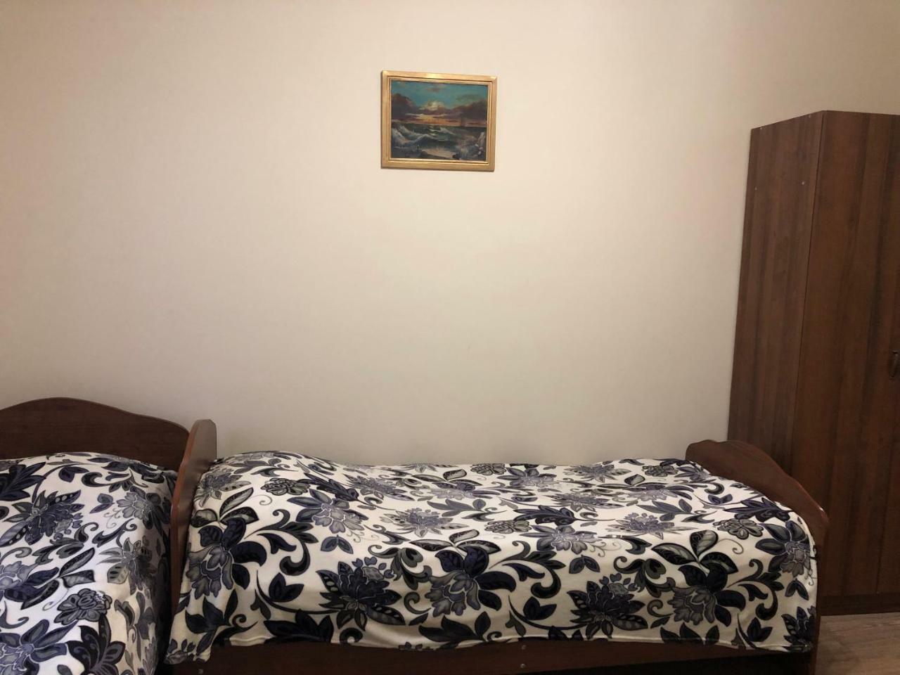 Guest House Nadia Sukhumi Ngoại thất bức ảnh