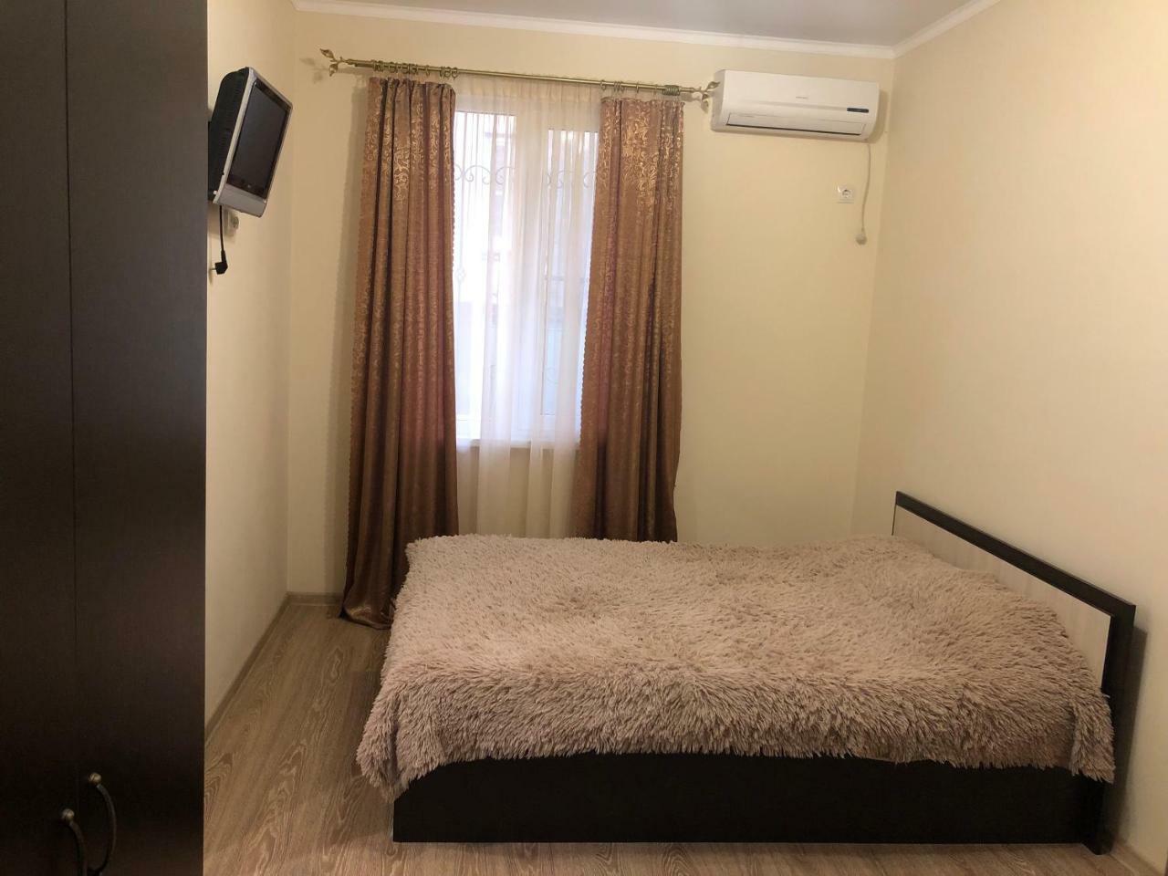 Guest House Nadia Sukhumi Ngoại thất bức ảnh