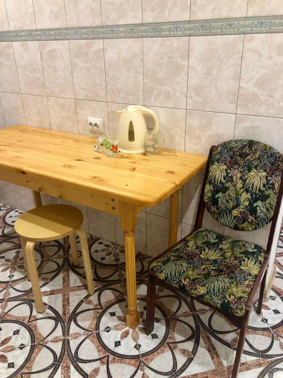 Guest House Nadia Sukhumi Ngoại thất bức ảnh