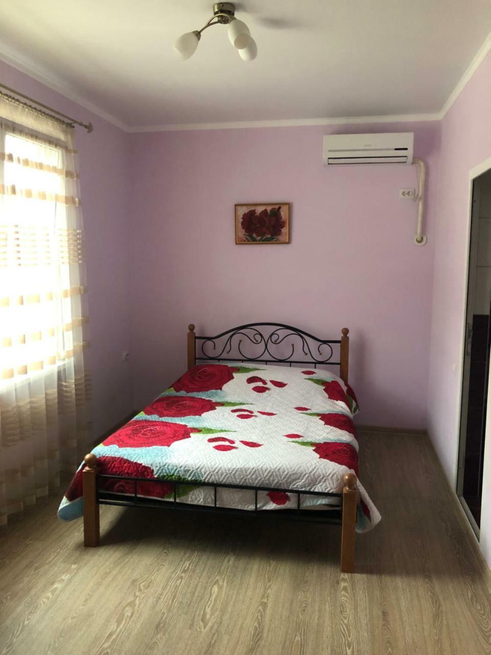 Guest House Nadia Sukhumi Ngoại thất bức ảnh