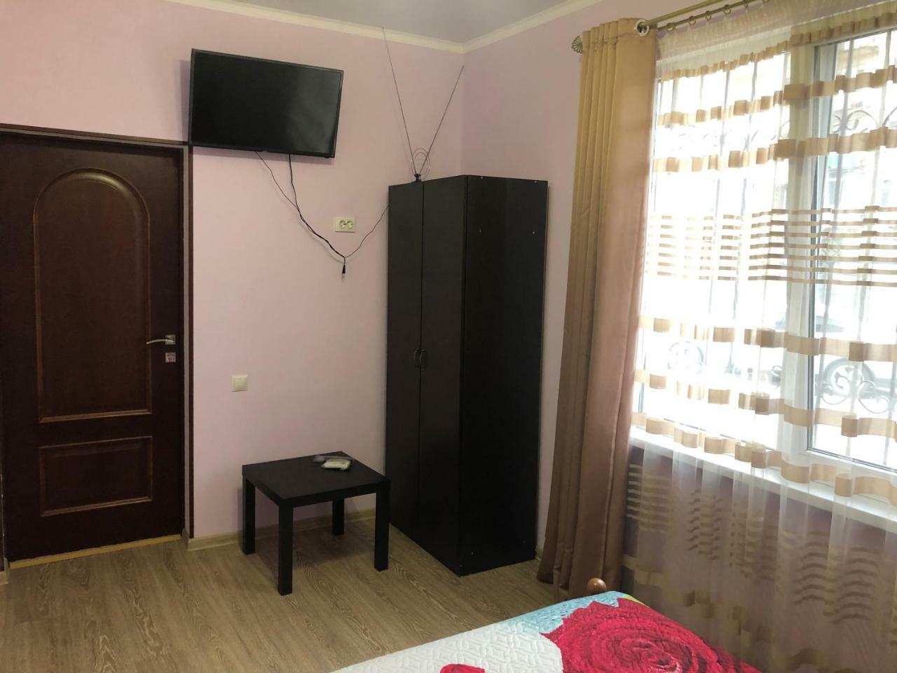 Guest House Nadia Sukhumi Ngoại thất bức ảnh